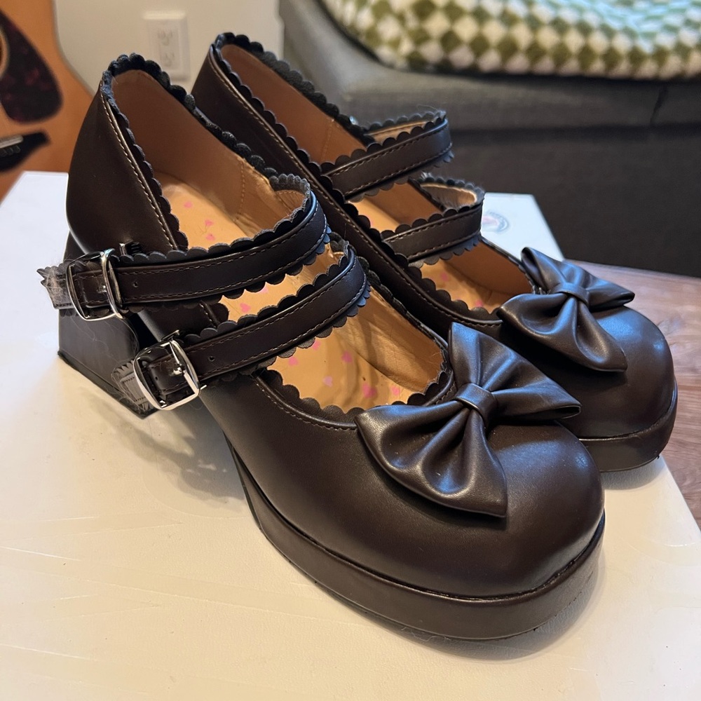 Dola Lovely bow heels